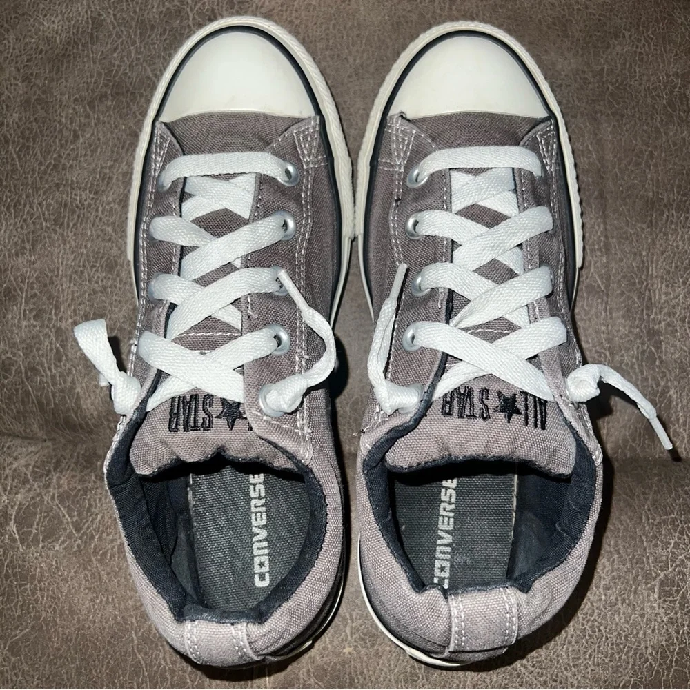 Converse Junior's Chuck Taylor Light Brown Low Top Lace Up Sneakers. Size 4